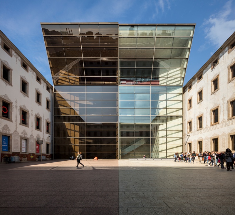 Центр современного искусства Барселоны