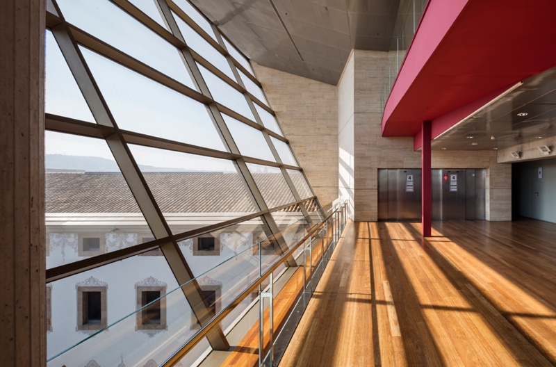 Центр современного искусства Барселоны - Интерьер